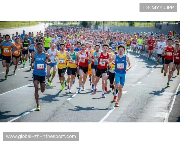 长跑激战：肯尼亚运动员再创佳绩，赛场火爆！，肯尼亚长跑运动员训练视频